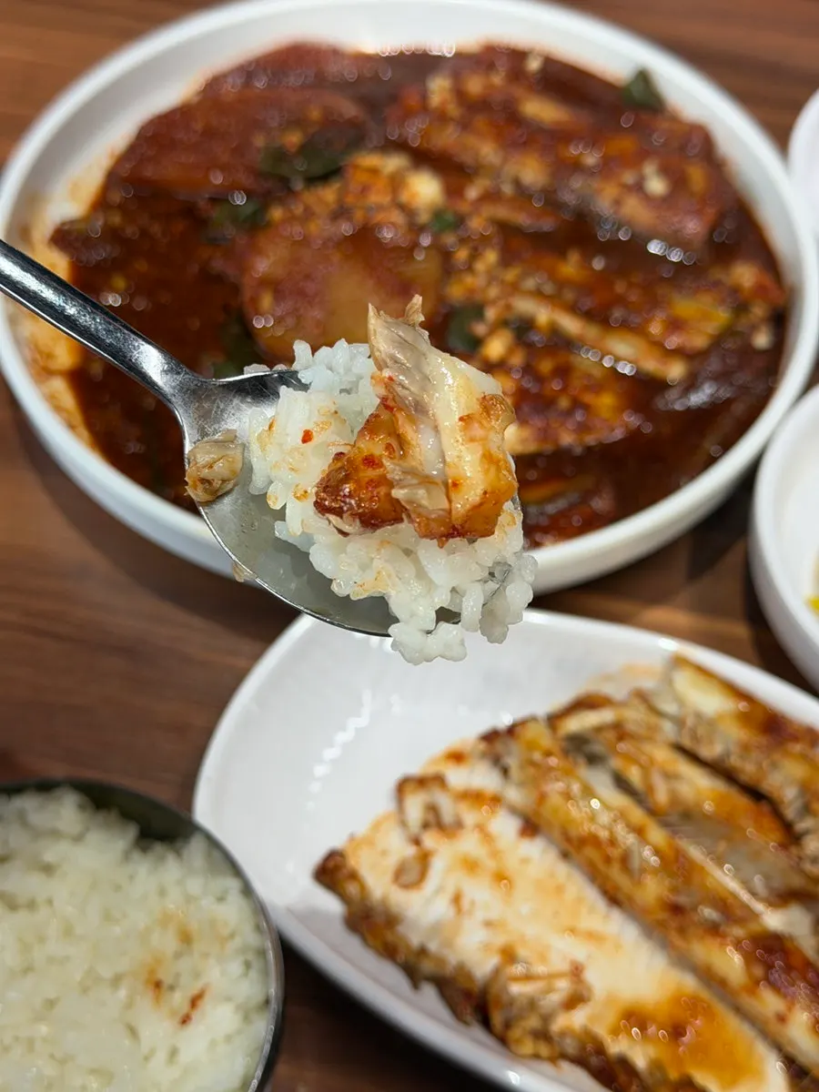 부드럽게 발리는 갈치살 한 점