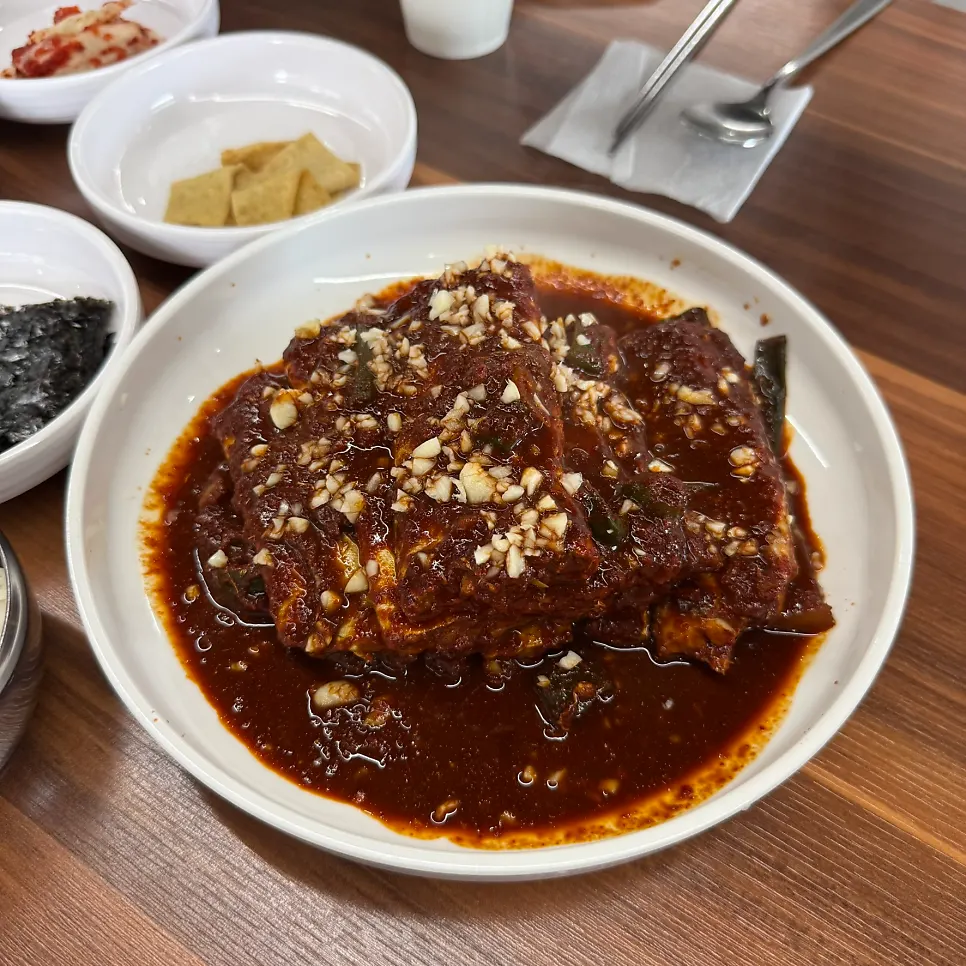 마늘이 듬뿍 올라간 제주마농 갈치조림 한 냄비