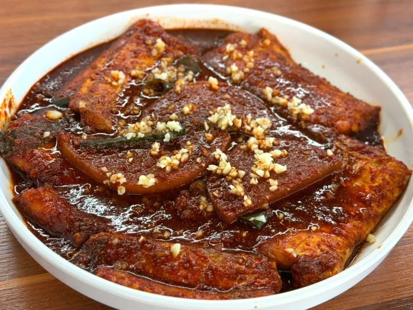 다진 마늘 올린 제주 마농 갈치조림
