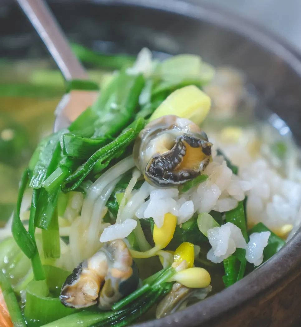 Bean sprouts and shrimp in bomal haejangguk