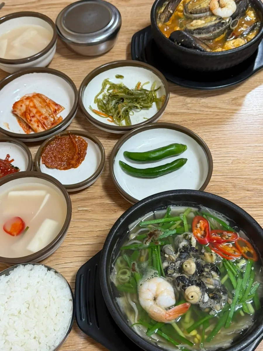 Close-up of the spicy abalone soondubu ttukbaegi