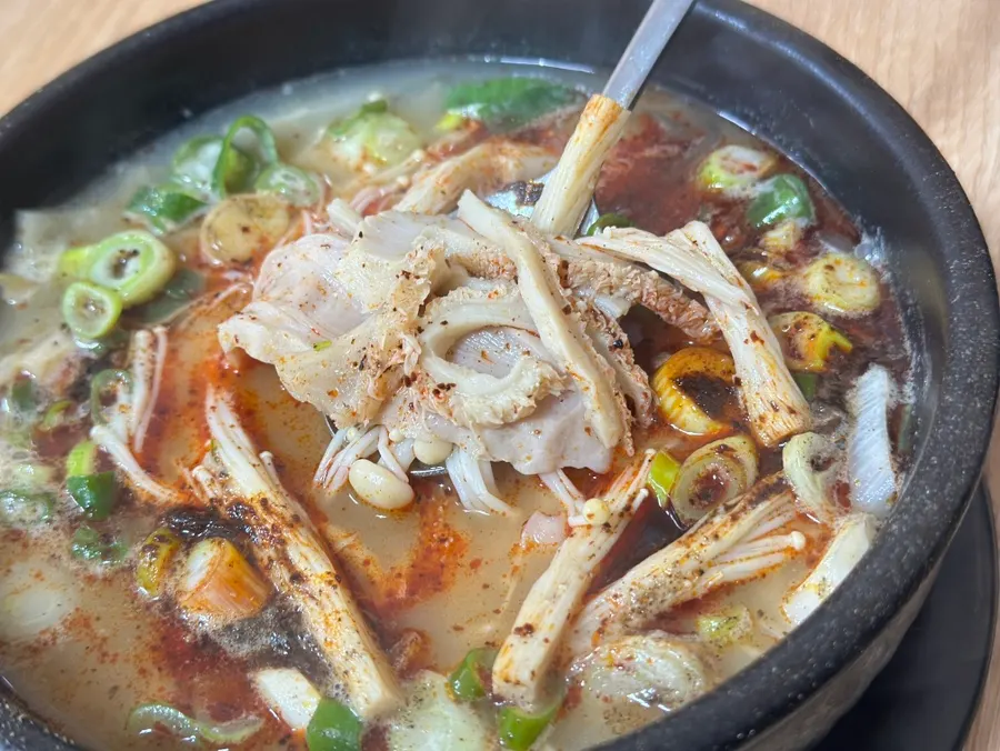 Garlic and dadagi served alongside the naejangtang