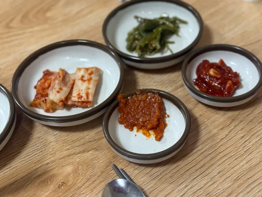 Basic side dishes including seaweed stem and salted seafood