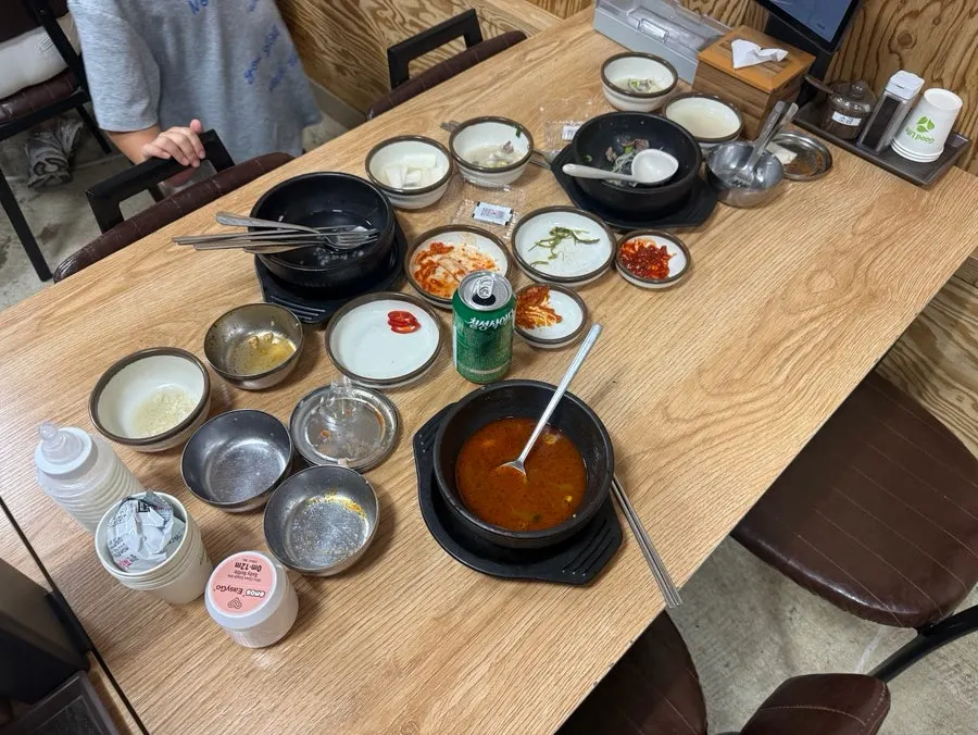 Table at Hyeopjae On Ttukbaegi after finishing the meal