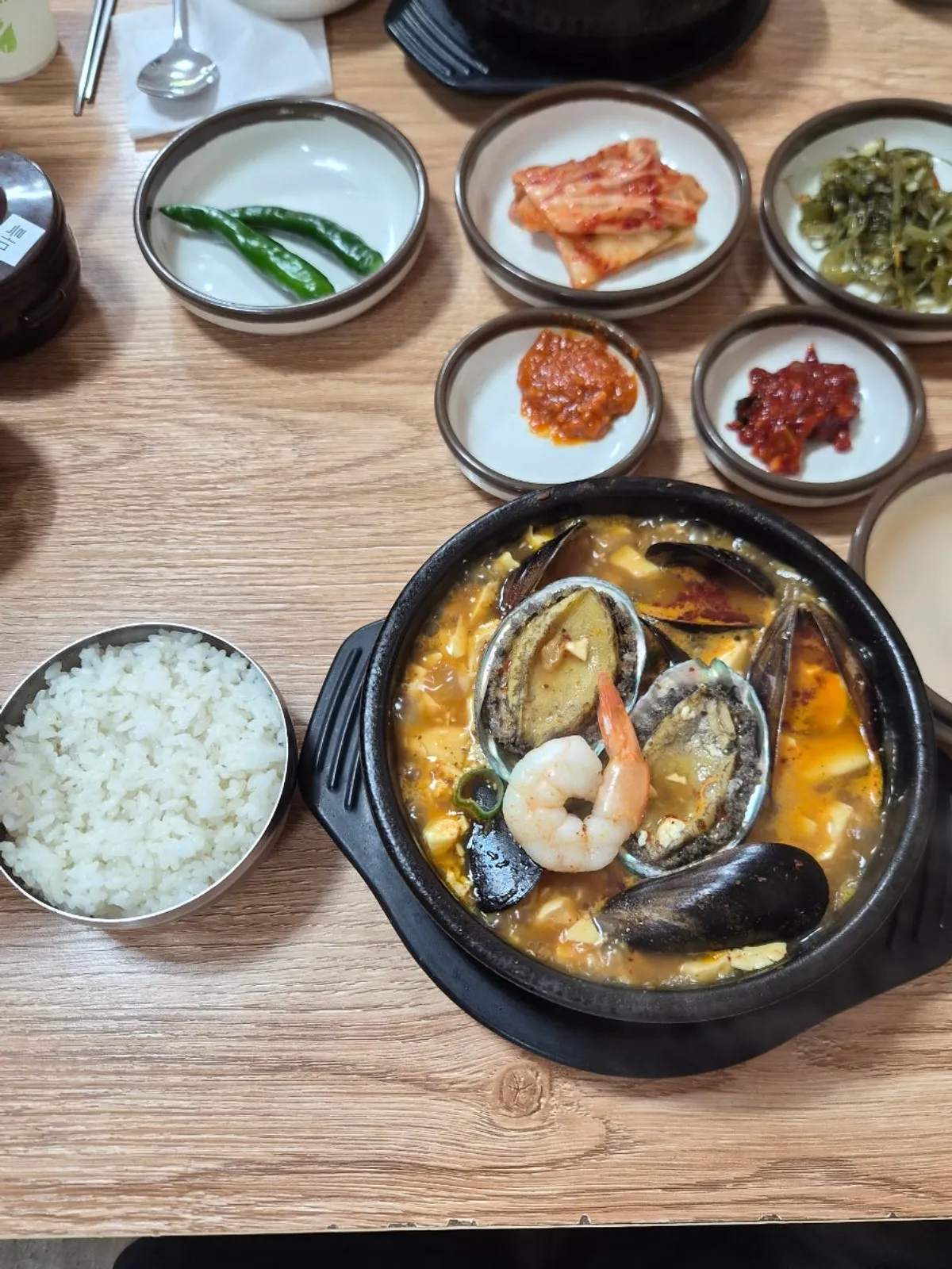 얼큰진국 전복순두부와 보말해장국 상차림