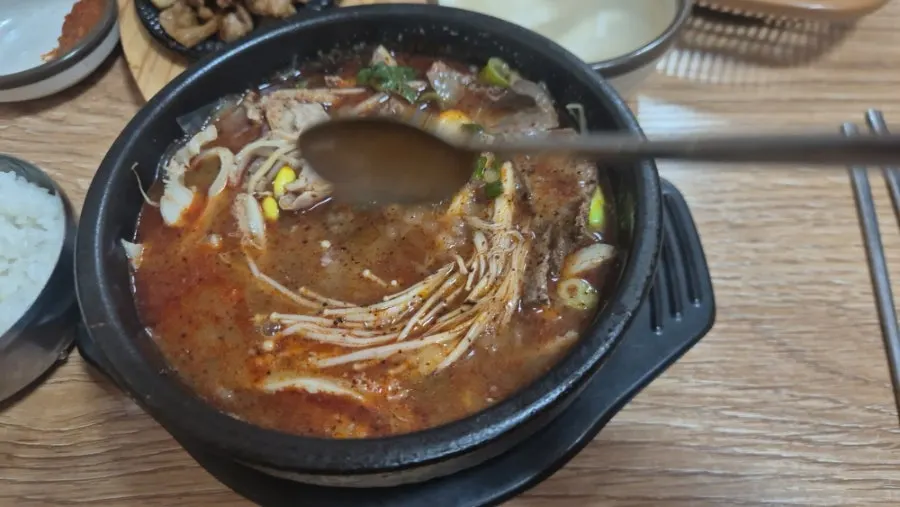 협재에서 먹은 한식 상차림