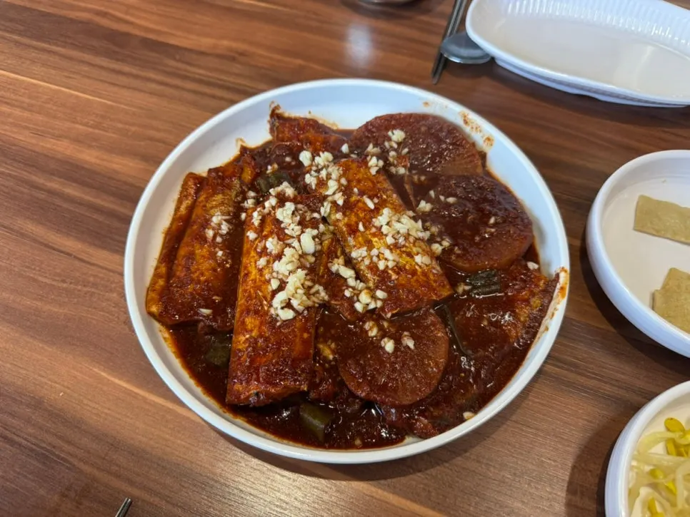 상에 차려진 제주 마농 갈치조림 한상