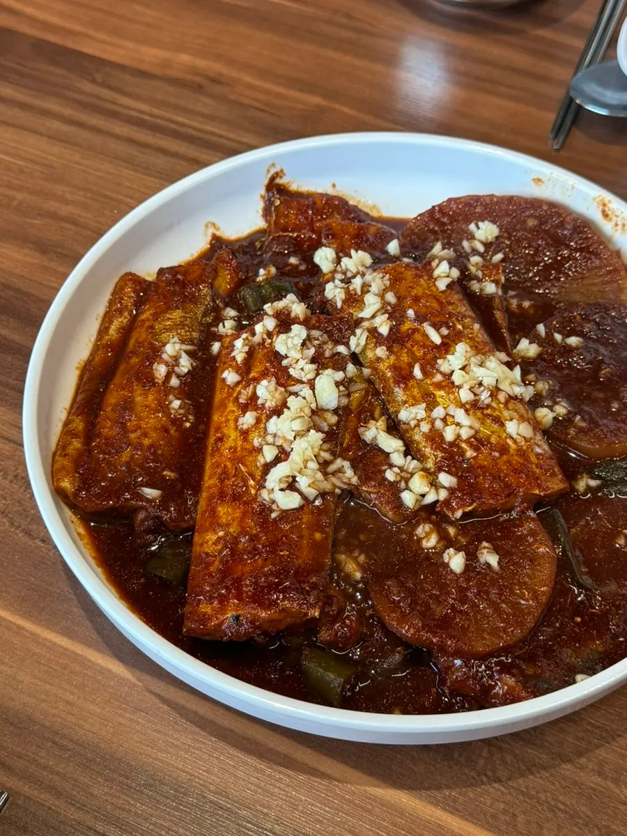 오션뷰 자리에서 먹는 갈치조림 상차림