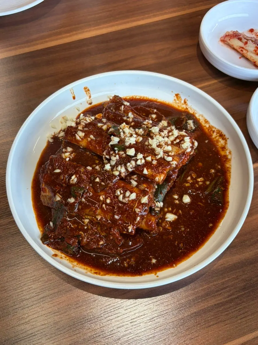 마늘이 올라간 제주 마농 갈치조림 냄비