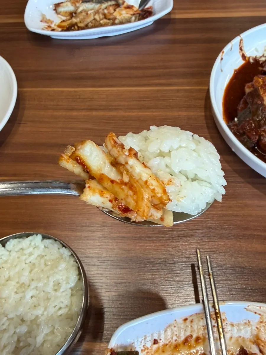 빨간 양념이 배어든 갈치조림 클로즈업