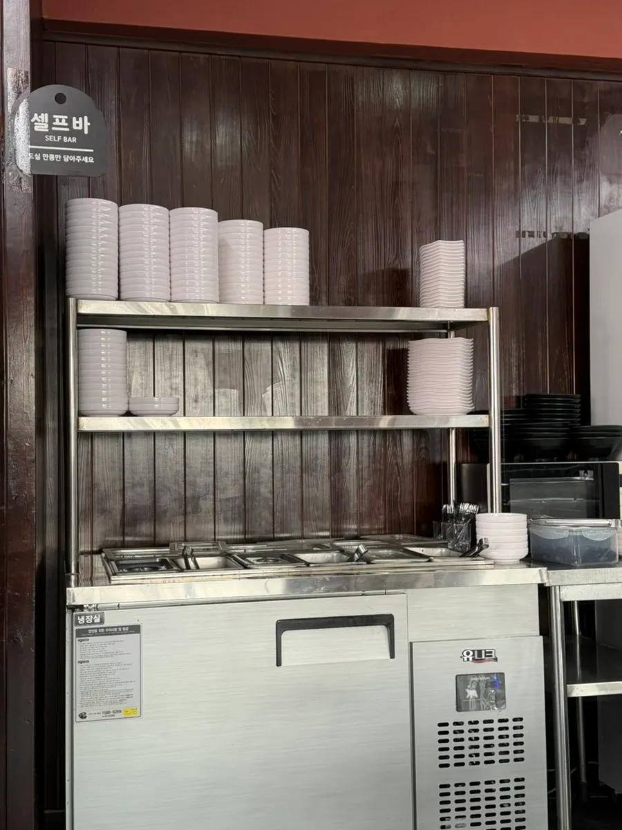 Self-serve side dish bar corner