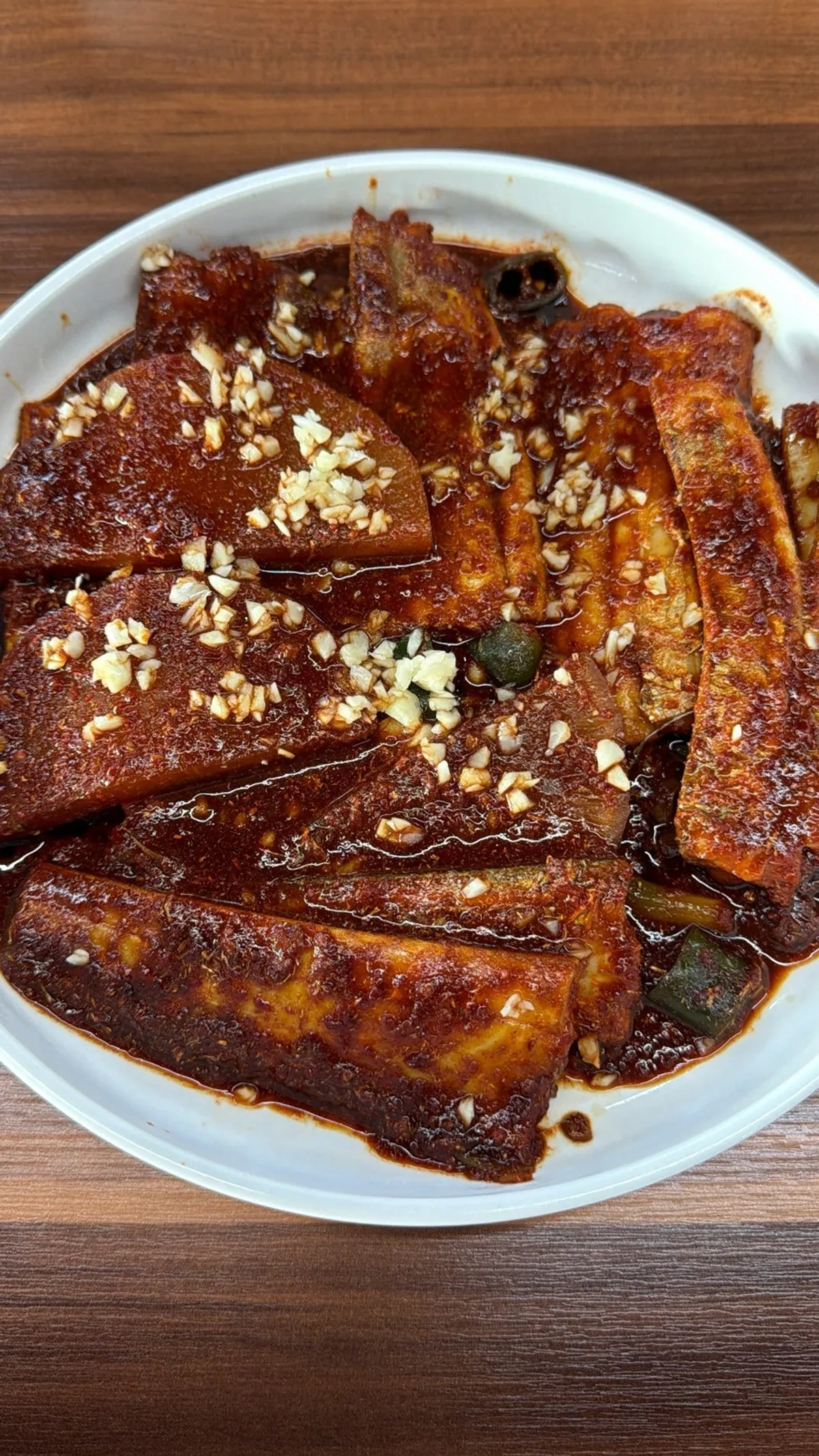A seaweed wrap with hairtail meat and bean sprouts