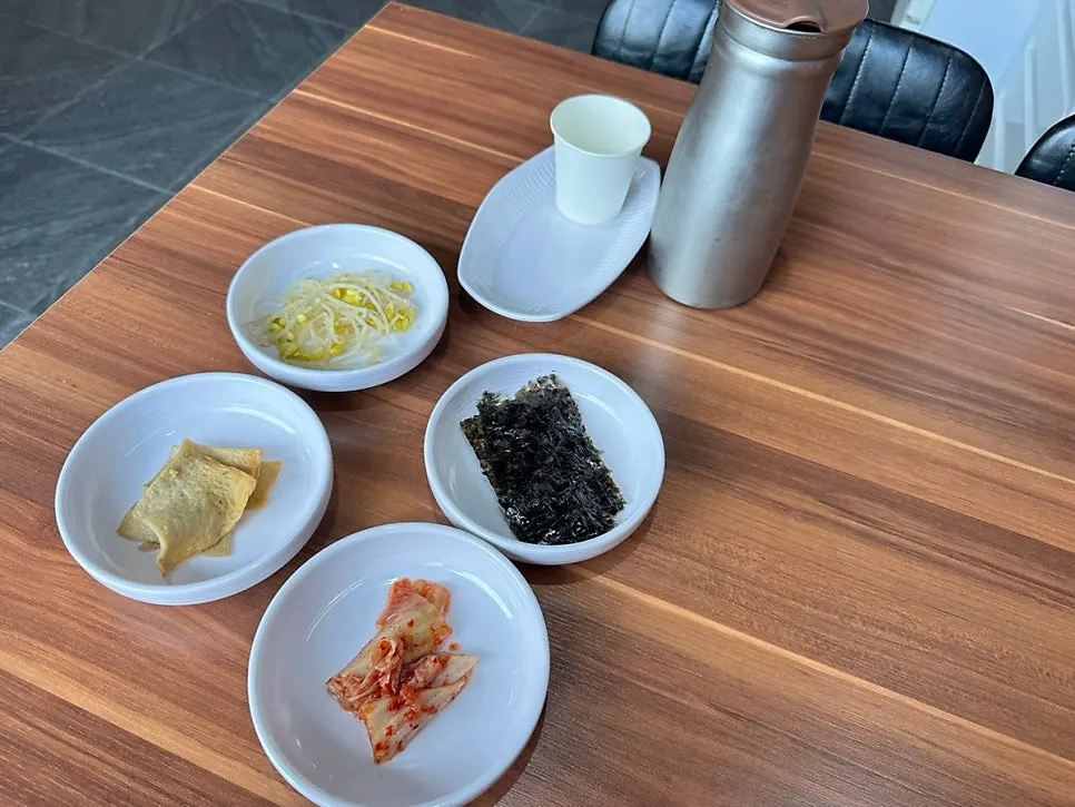 Apron and basic table setting prepared at the table