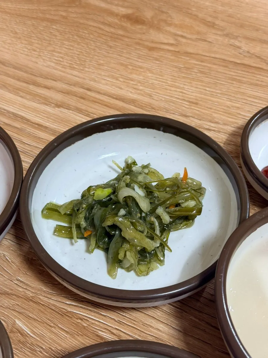 Side dishes served with hangover soup