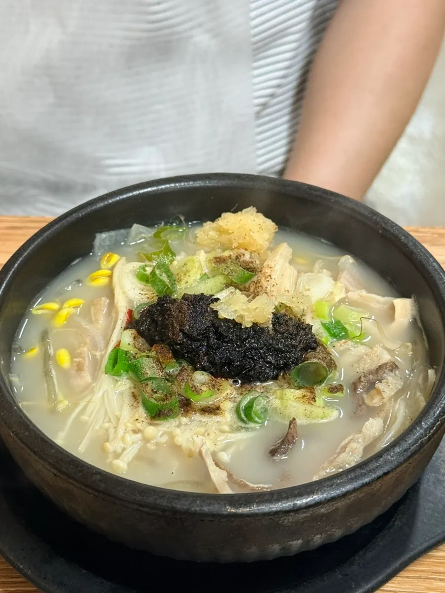 Korean beef tripe soup eaten with minced garlic