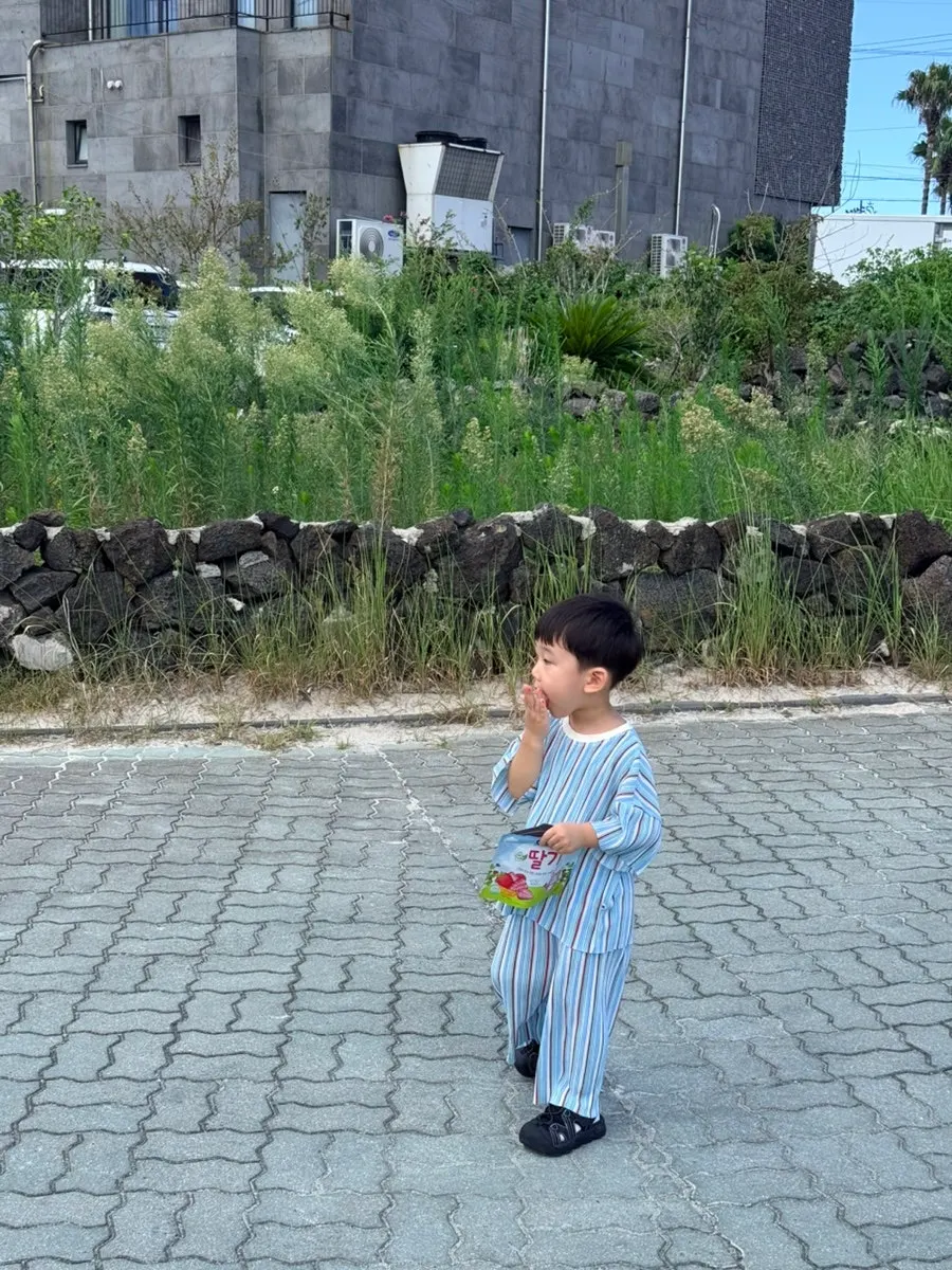 Visit to Hyeopjae On Ttukbaegi after breakfast