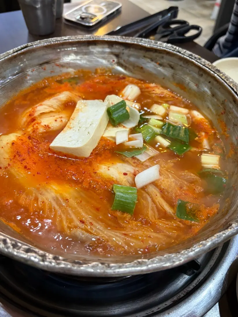 콩나물과 양념에 버무려 익어가는 쭈삼