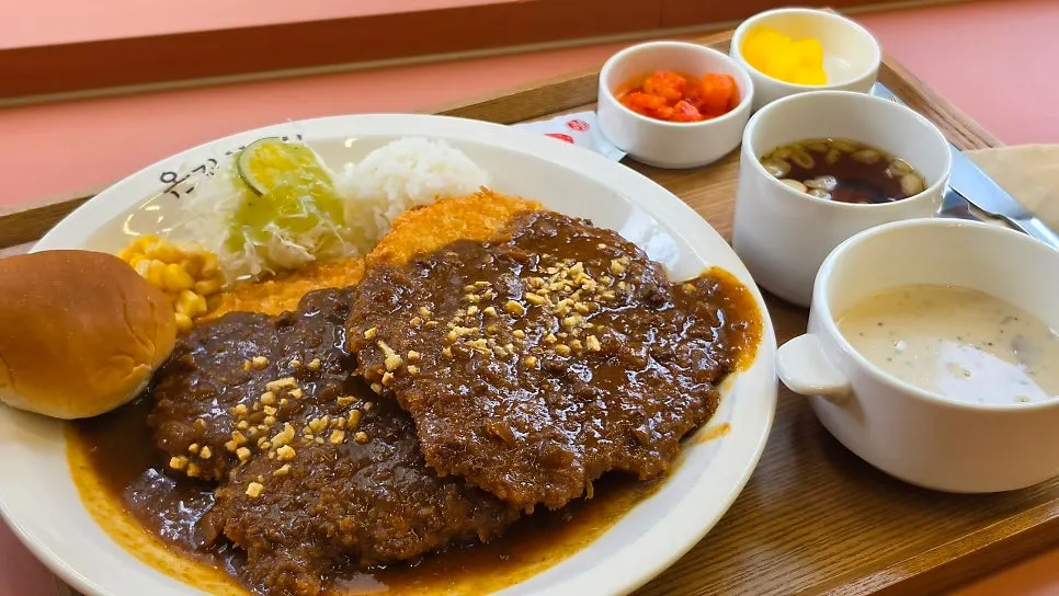Pork cutlet set laid out in old-school Western-style Korean fashion
