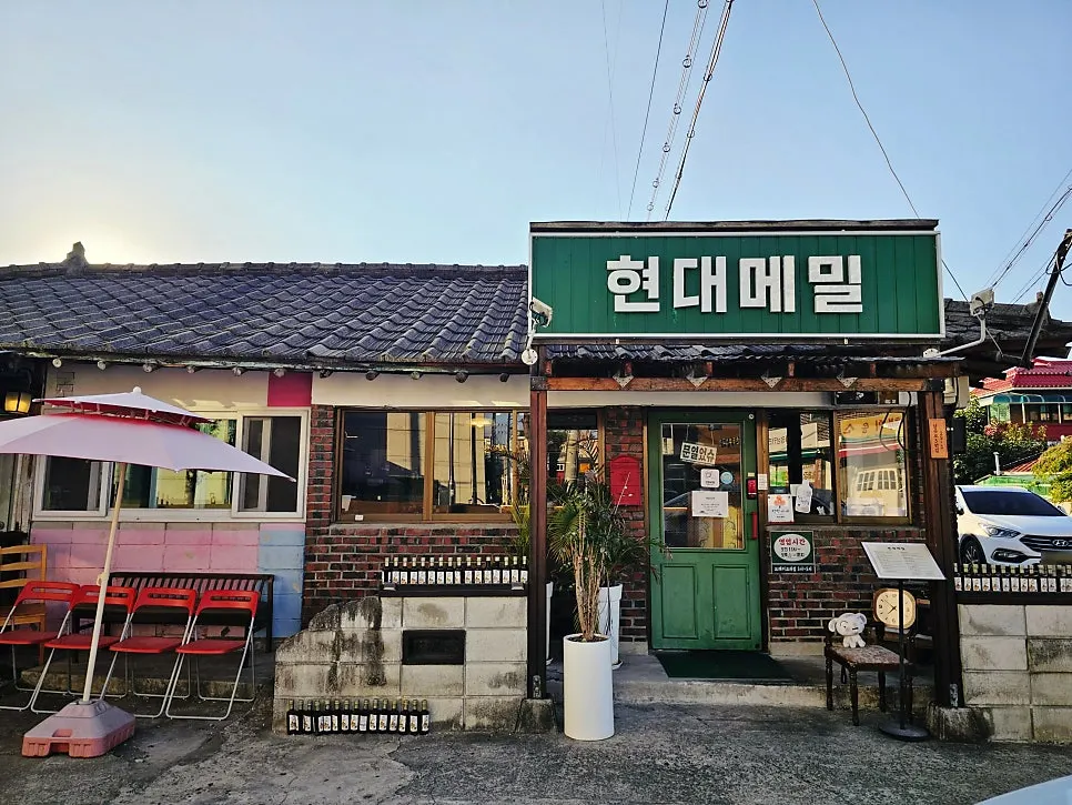 Exterior of Hyeondae Memil, a remodeled hanok house