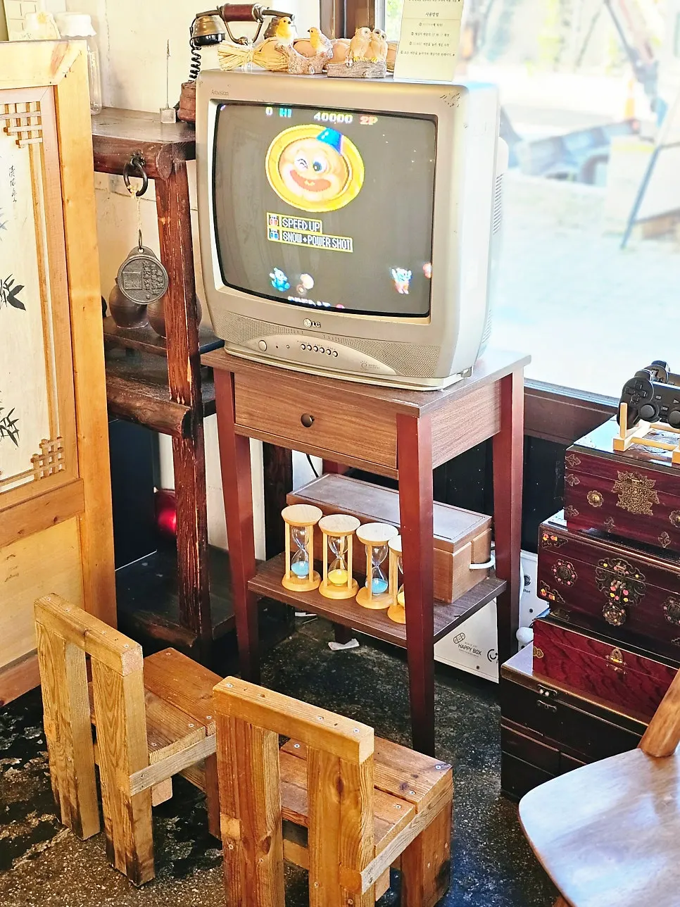 Seating area with small decorative props at Hyeondae Memil