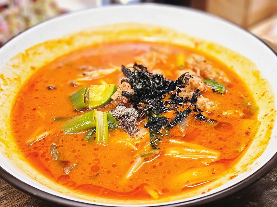 A bowl of spicy buckwheat jangsujebi
