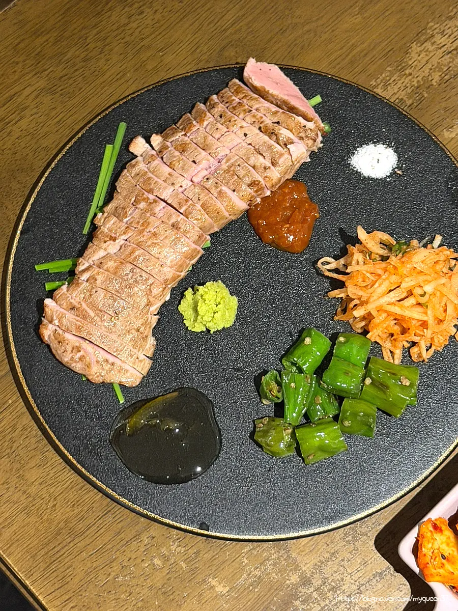 베이컨이 들어간 크림 수제비 클로즈업