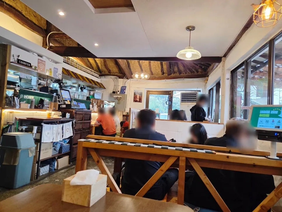 Table seating divided into separate areas at Hyeondae Memil