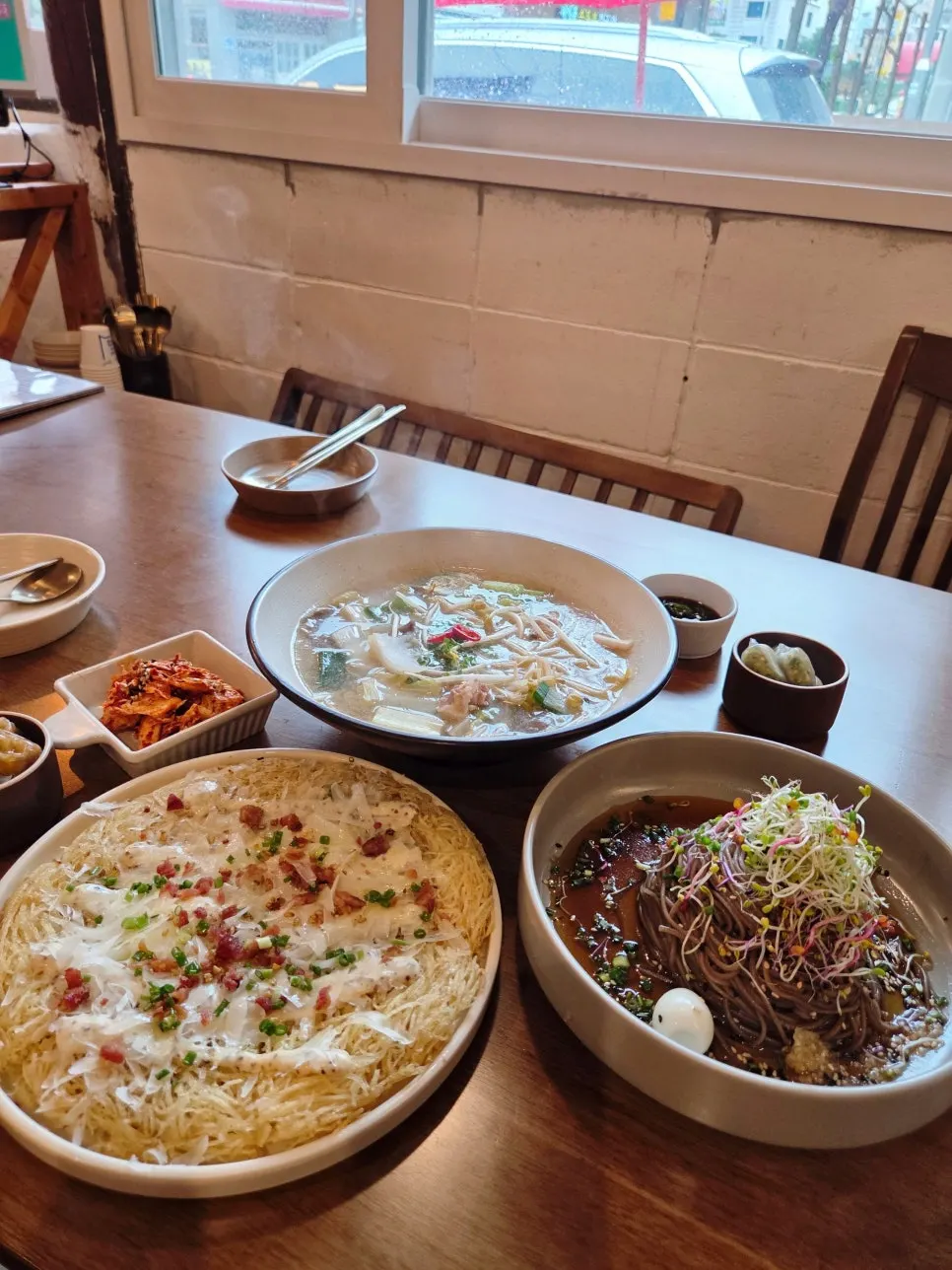 A view of the Hyeondae Memil table after finishing the meal