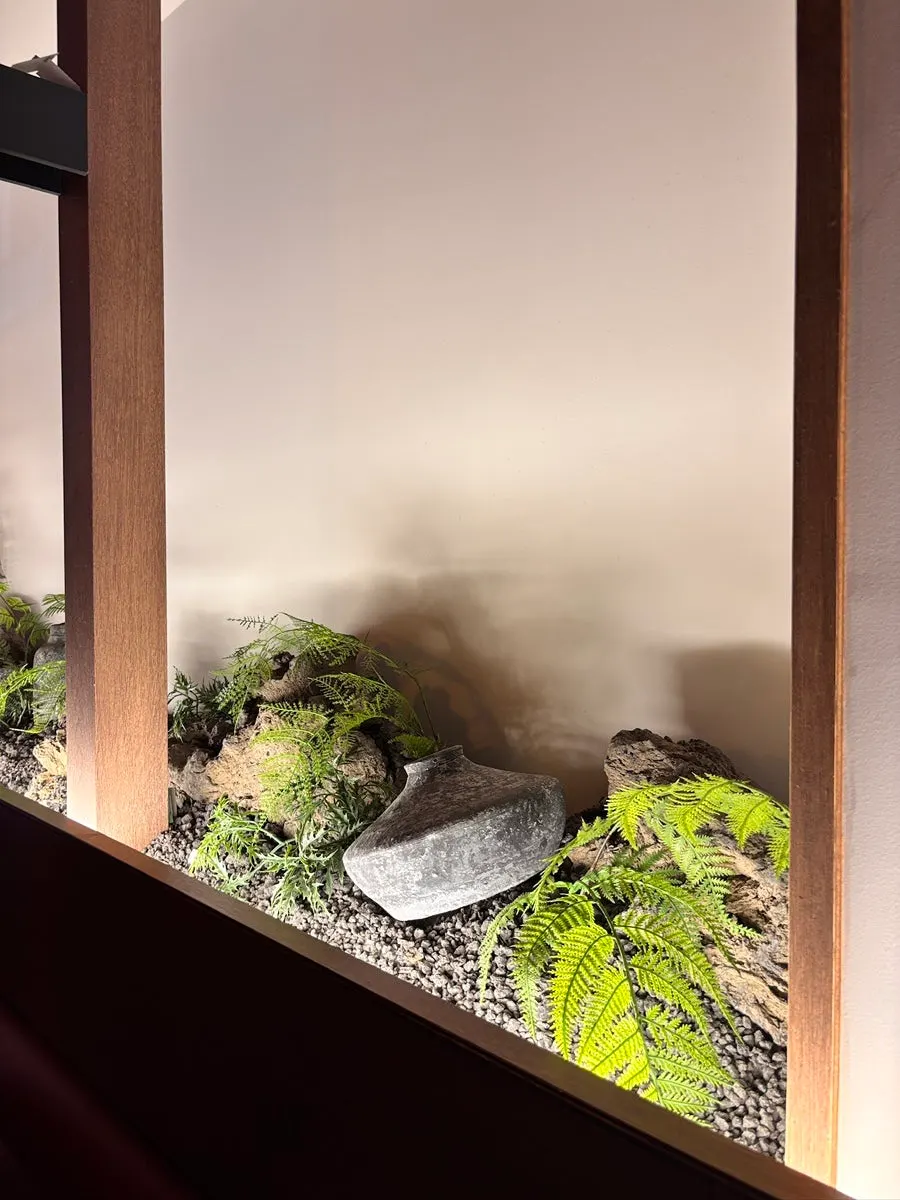 Interior atmosphere at Hyeongjeae Guui, good for pairing with drinks