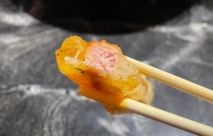 Hyeongjeae Guui's sweet and sour pork topped with red sauce