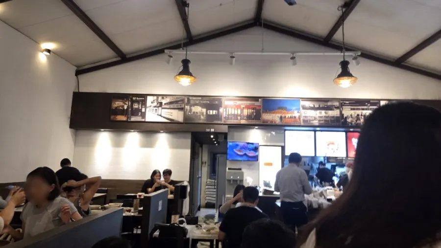 Business hours notice at Hyeonseonine Yongsan Main Branch