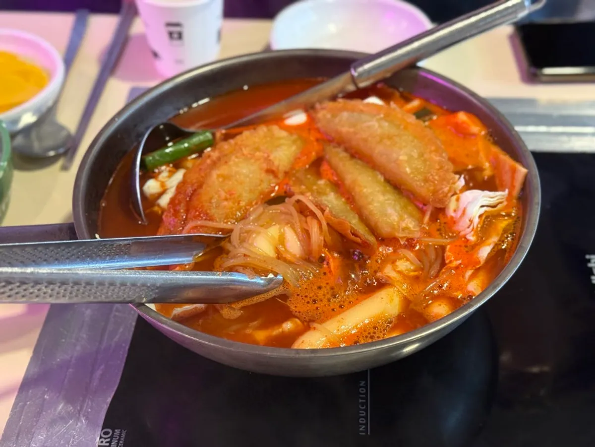 보글보글 끓기 시작한 현선이네 즉석떡볶이