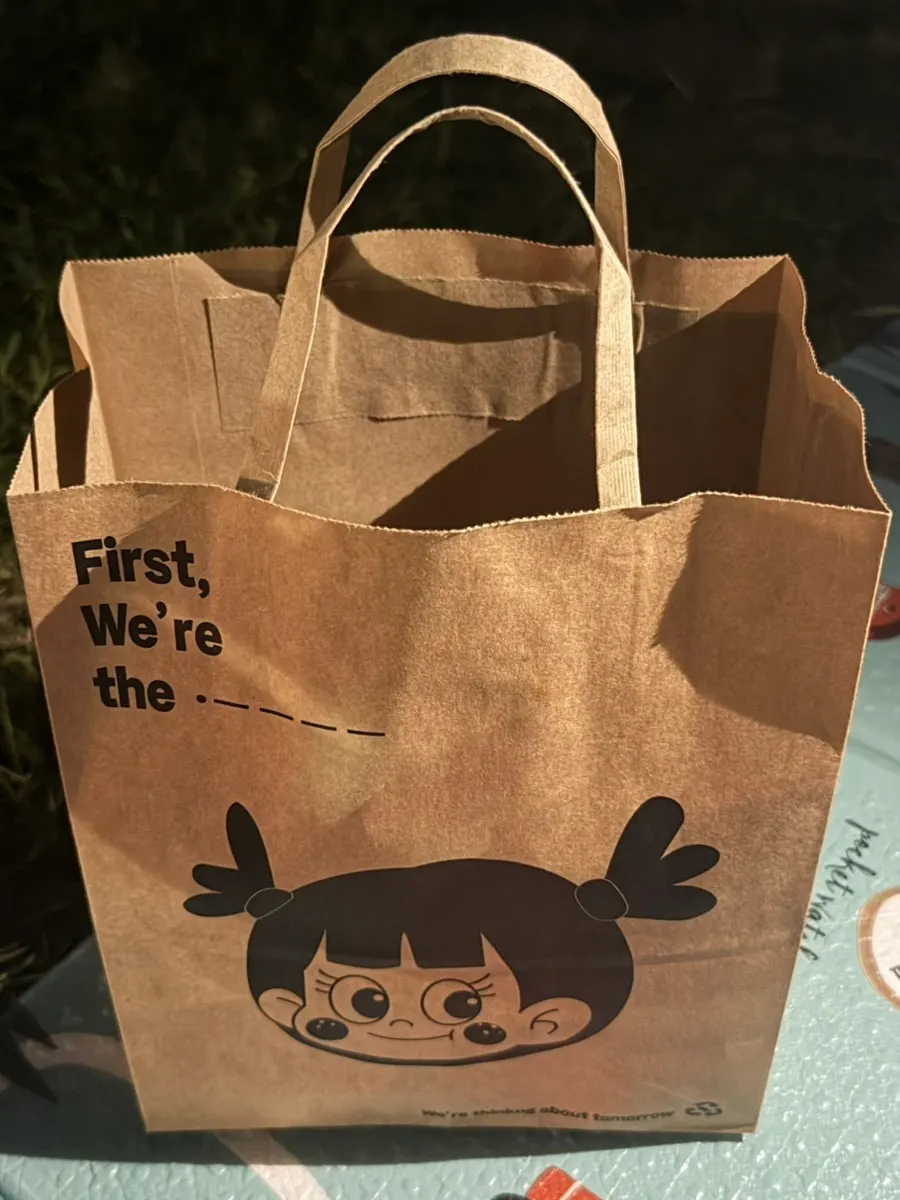 Hyeonseoni Set packed in a shopping bag for takeout