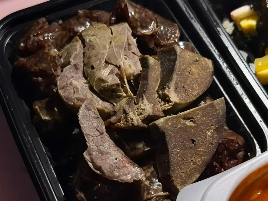 A plate of sundae served with organ meats