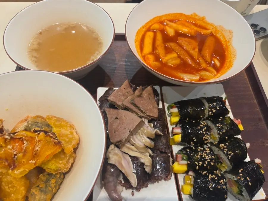 Hyeonseoni Set with tteokbokki, sundae and gimbap together