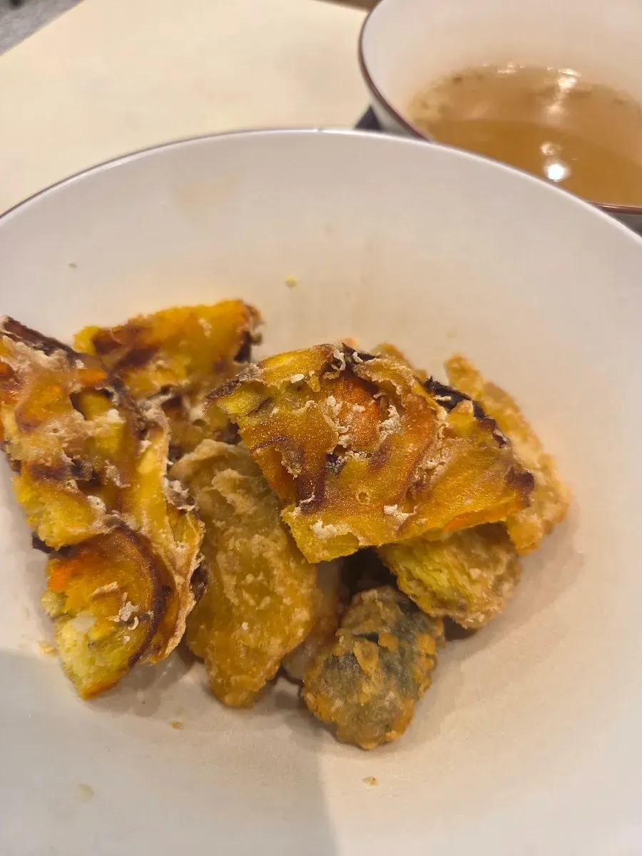 Fried snacks and gimbap included in the Hyeonseoni Set