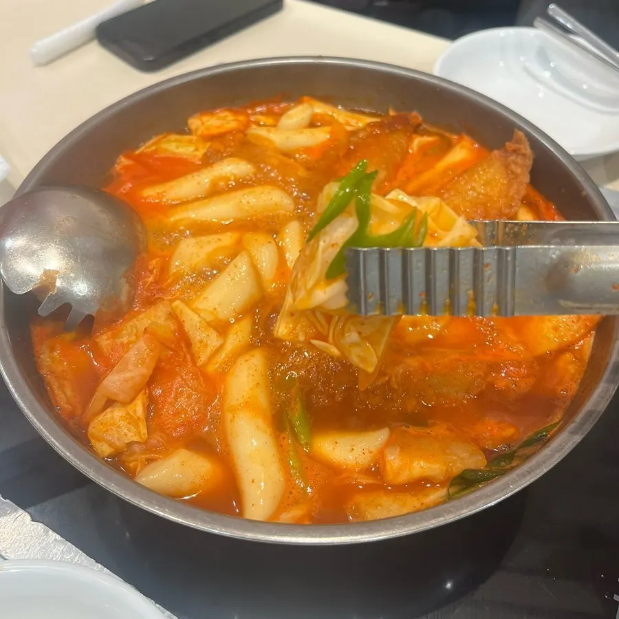 푹 끓인 즉석떡볶이 국물과 떡