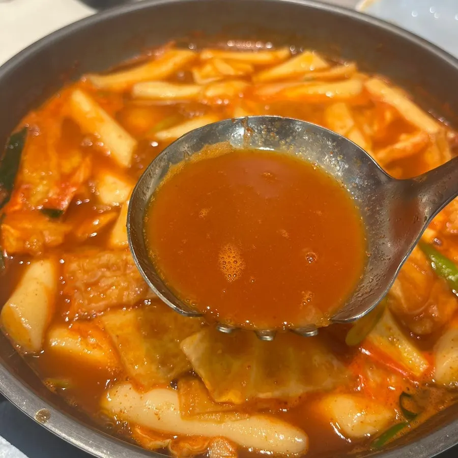 바닥까지 비운 즉석떡볶이 냄비