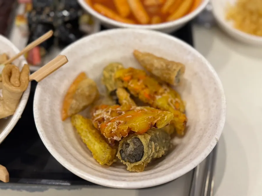 Medium-spice tteokbokki ordered at Hyeonseonine