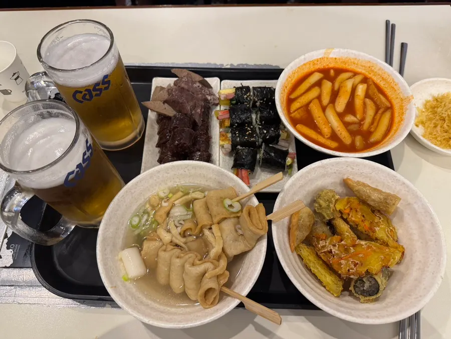 Sundae plated alongside tteokbokki