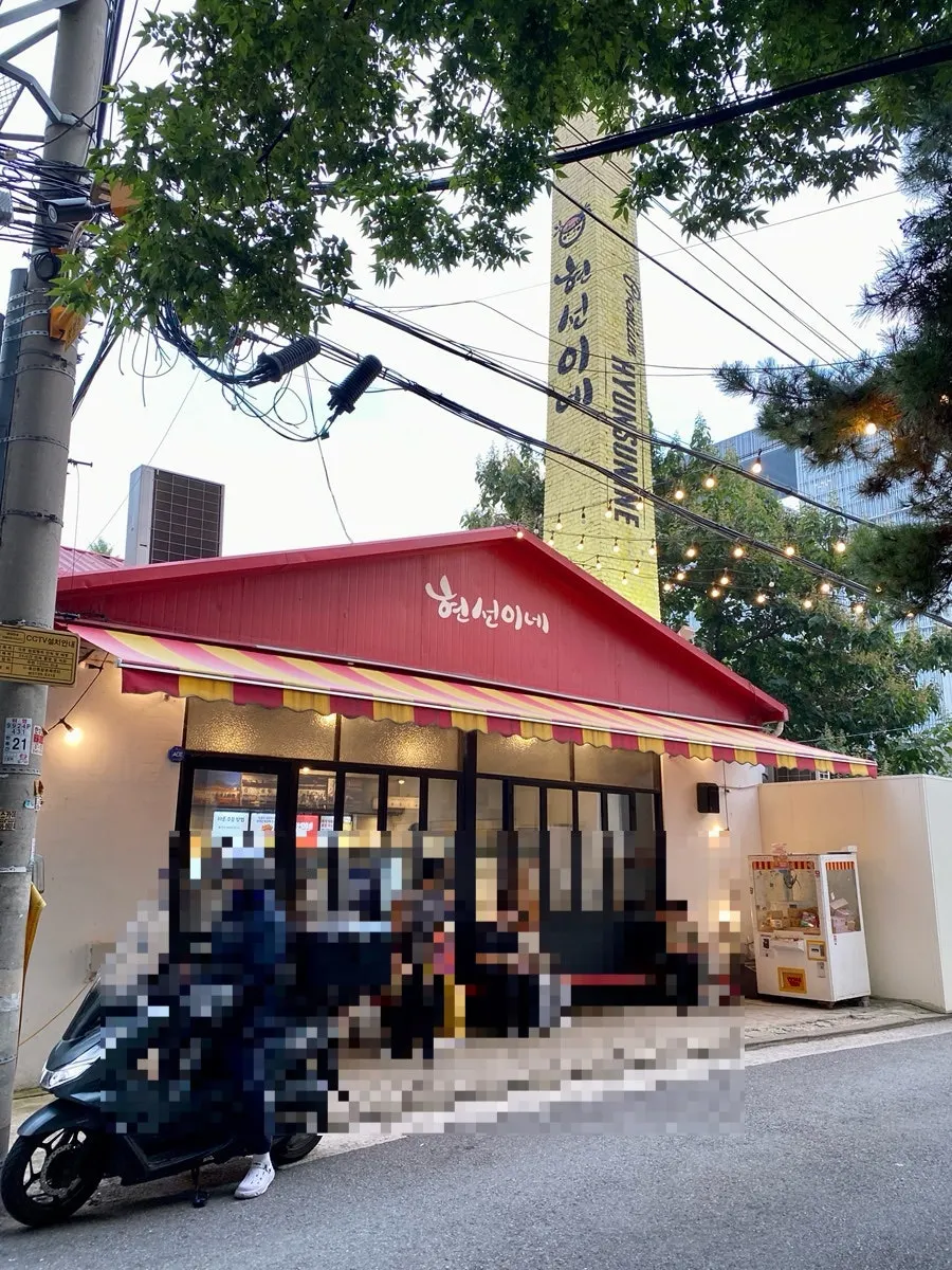 View near the entrance of Hyeonseonine Yongsan Main Branch