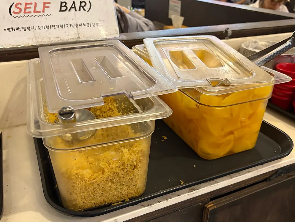 Self-serve bar in a corner of Hyeonseonine Yongsan Main Branch