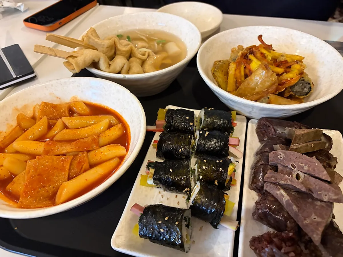 Generously arranged Hyeonseonine combo set spread