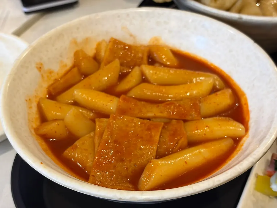 Mild-spice tteokbokki ordered at Hyeonseonine