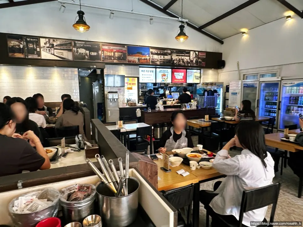 Nearly full dining hall at Hyeonseonine Yongsan Main Branch
