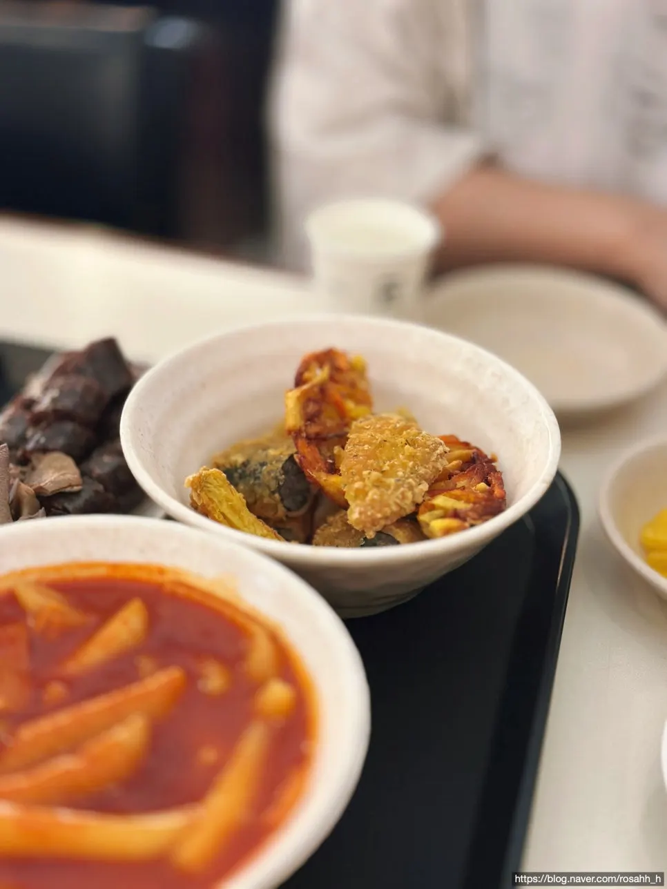 Tteokbokki and fried snacks from the combo set