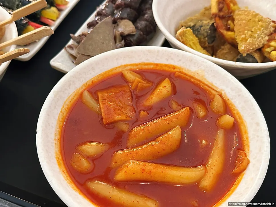 Close-up of Hyeonseonine's tteokbokki