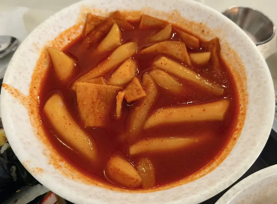 국물 많은 밀떡 떡볶이