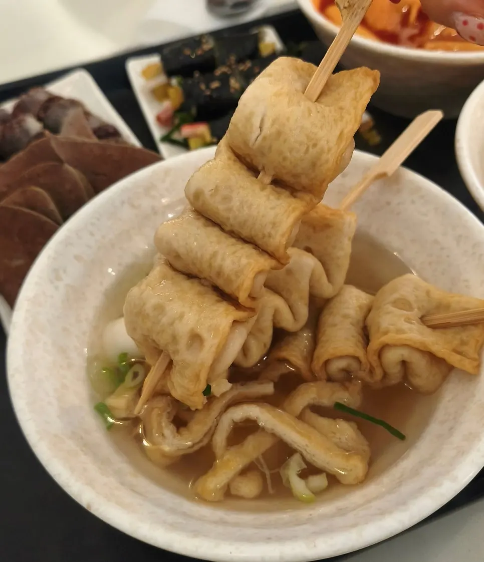 어묵 3꼬치와 유부, 떡