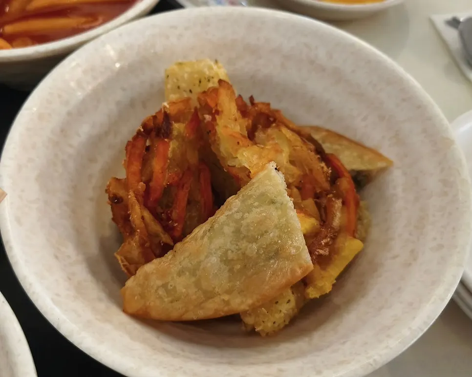 콤보세트에 함께 나온 모둠튀김